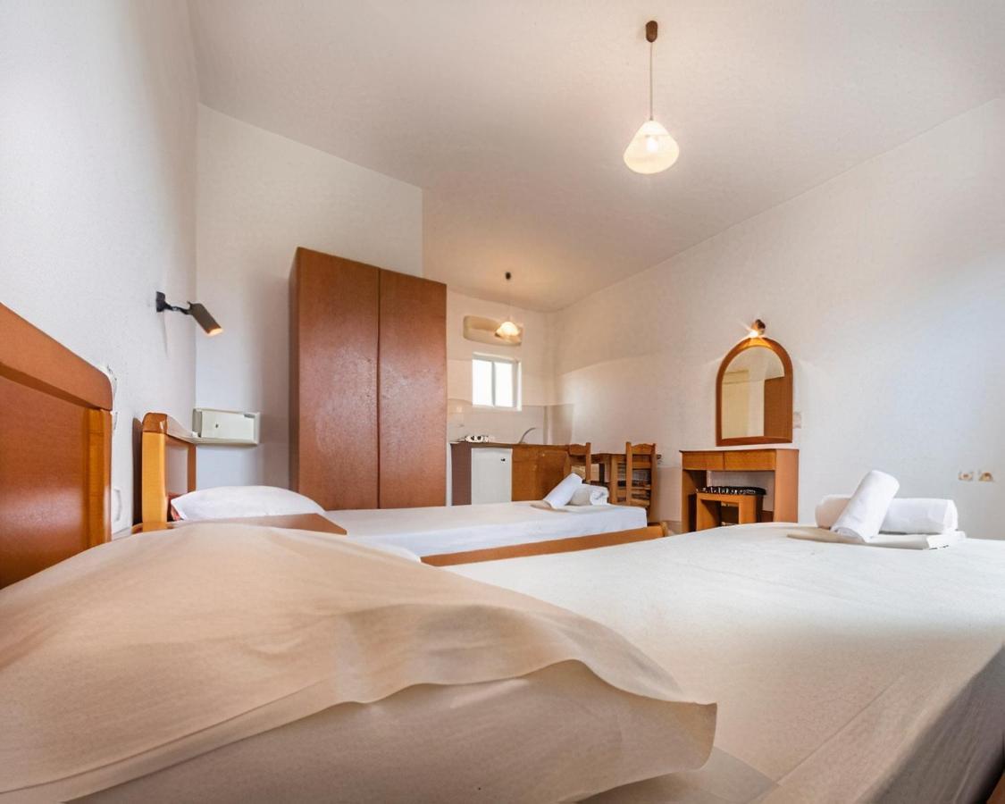 Derekas Studios & Apartments Лаганас Экстерьер фото